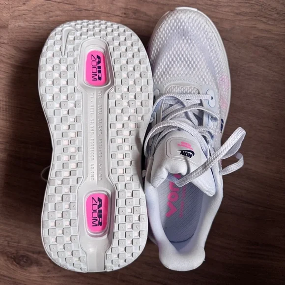 Nike Women's Vomero Premium - Like New - Size 9 - Picture 9 of 13